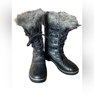 Sorel Tofino II women's waterproof snow boots in black with a faux fur cuff